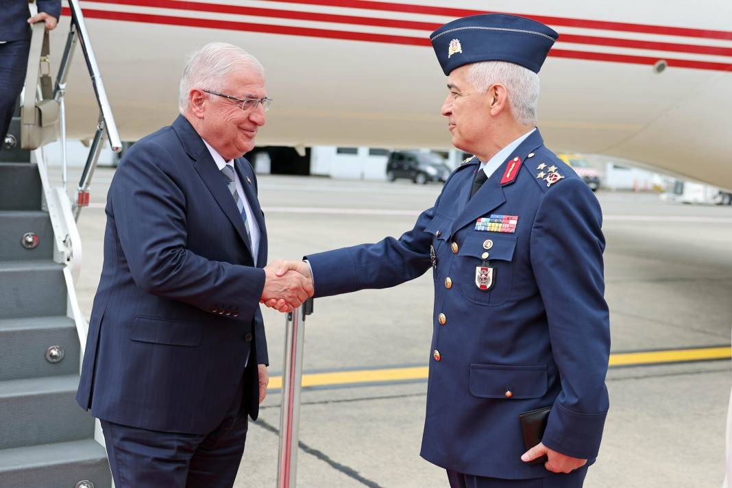 Bakan Güler NATO Karargahı'nda - Resim: 3